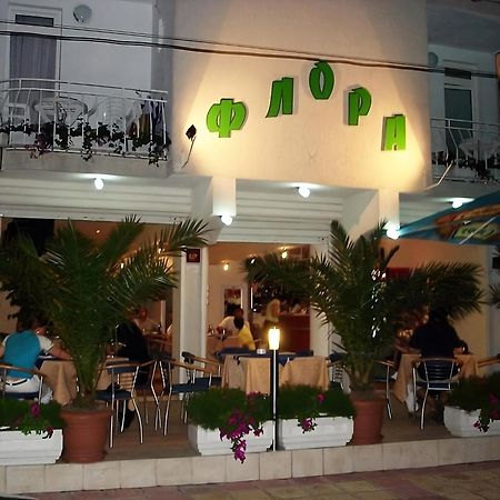 Guesthouse Flora คีตาน ภายนอก รูปภาพ