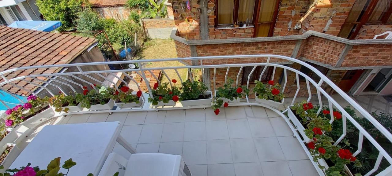 Guesthouse Flora คีตาน ภายนอก รูปภาพ