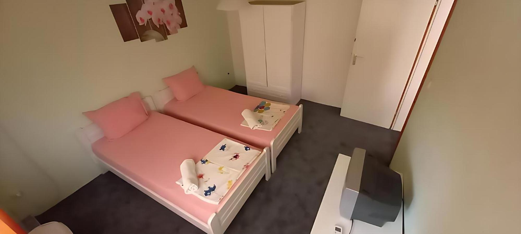 Guesthouse Flora คีตาน ภายนอก รูปภาพ