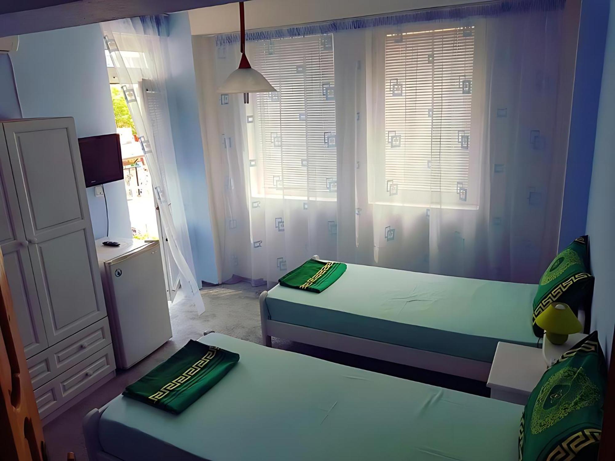 Guesthouse Flora คีตาน ภายนอก รูปภาพ