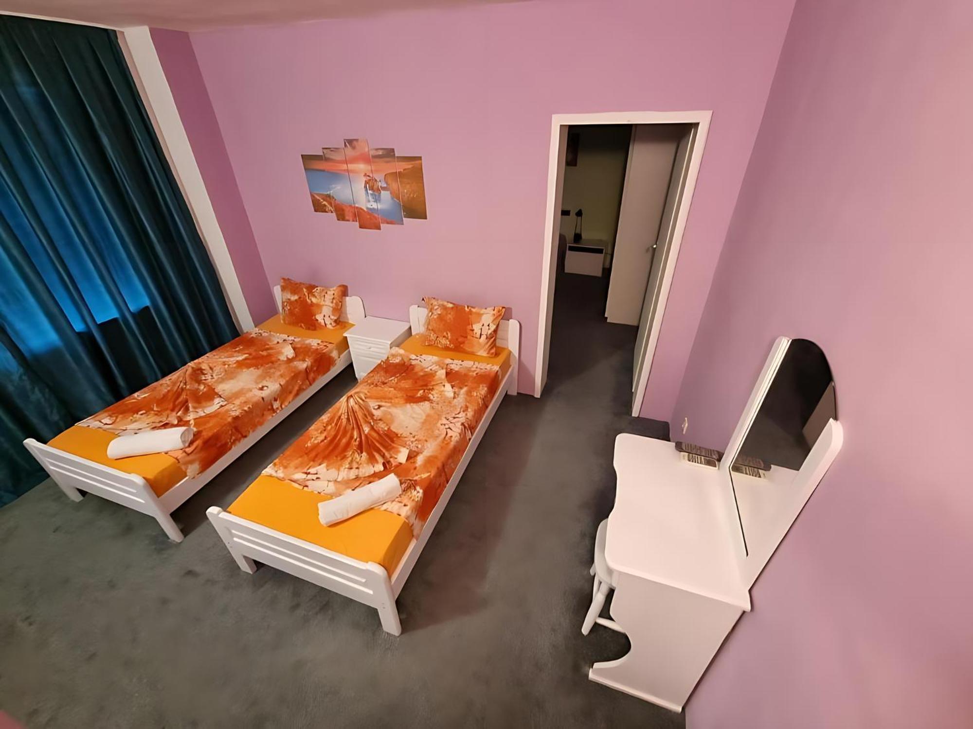Guesthouse Flora คีตาน ภายนอก รูปภาพ