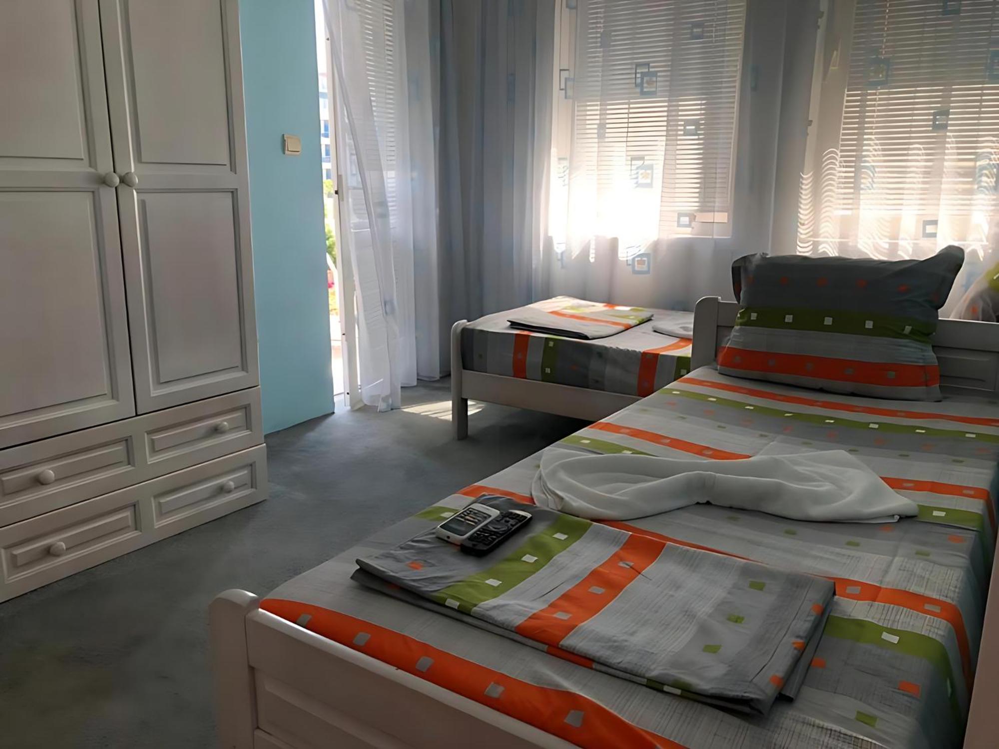 Guesthouse Flora คีตาน ภายนอก รูปภาพ