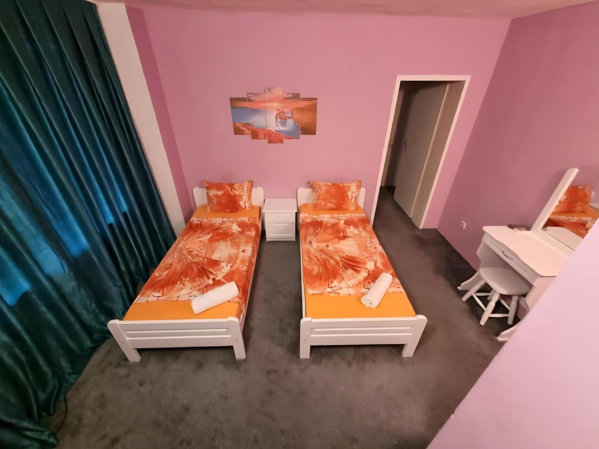 Guesthouse Flora คีตาน ภายนอก รูปภาพ